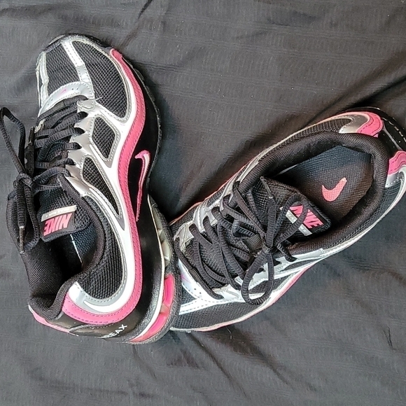NIKE Reax Torch 4 Black and Hot Pink. - Picture 1 of 6